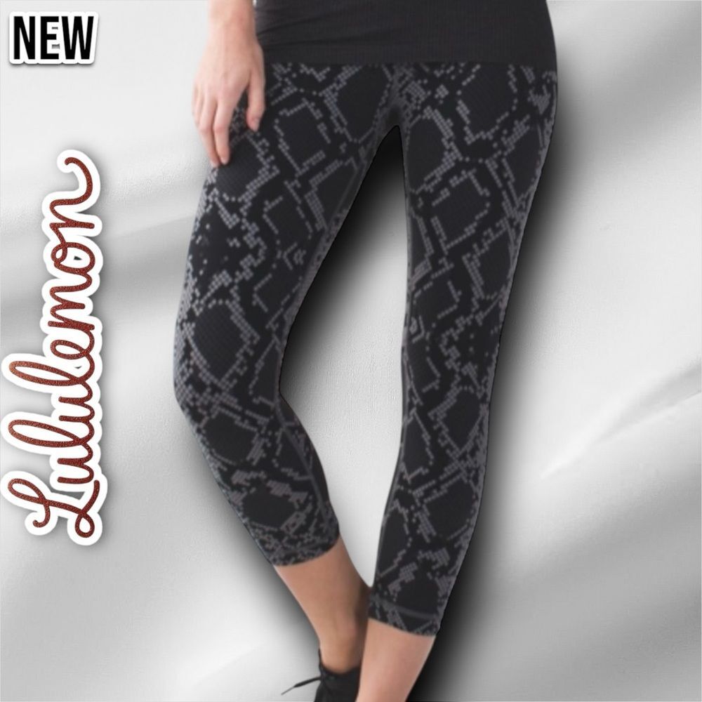 Preowned Lululemon Wunder Under Crop (Hi-Rise) Full-On Luon Snake Slate Deep 6